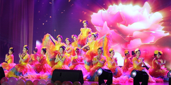 1581562149280422.jpg 1-02、房地產(chǎn)公司、物業(yè)公司開場舞《春海》 (2).jpg