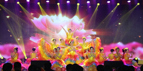 1581562153601689.jpg 1-02、房地產(chǎn)公司、物業(yè)公司開場舞《春海》.jpg